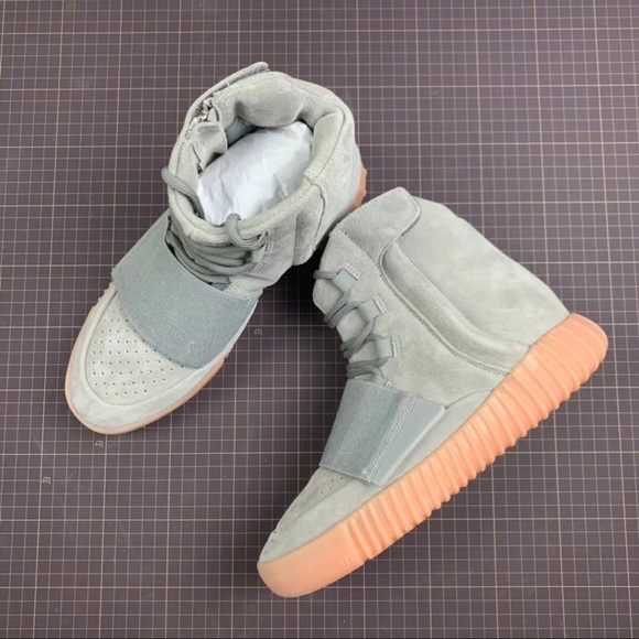Adidas Yeezy 750 ‘Grey Gum’ - Picture 2 of 8